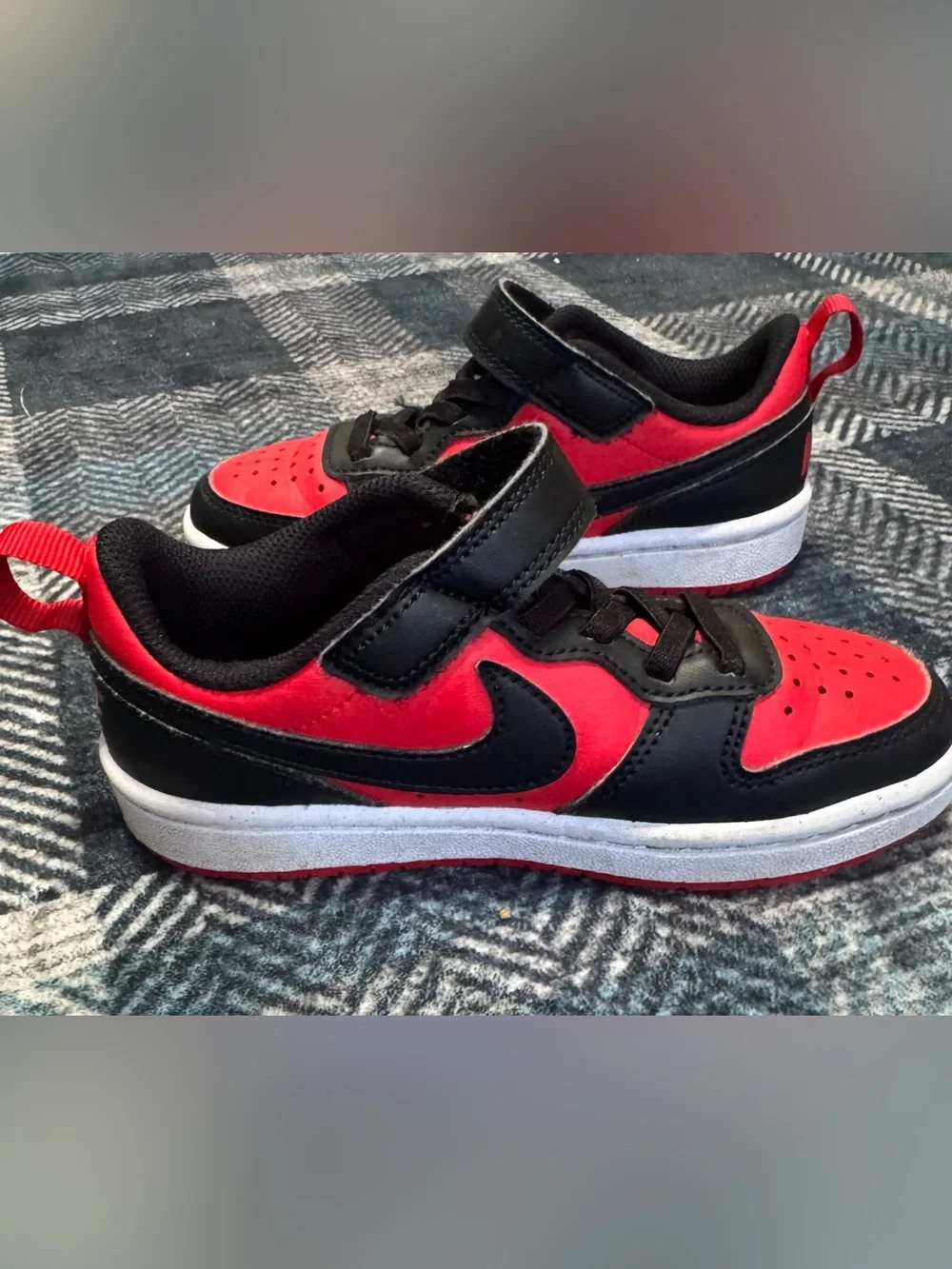 Nike Kids Red and Black Low-Top Sneakers with Hook-and-Loop Strap